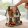 Kürbishaus Miniatur, Harz Herbsternte Dekoration mit handgeschnitzter Kacheltextur und Kürbisdetails, Retro Britisches Holzhaus für Halloween