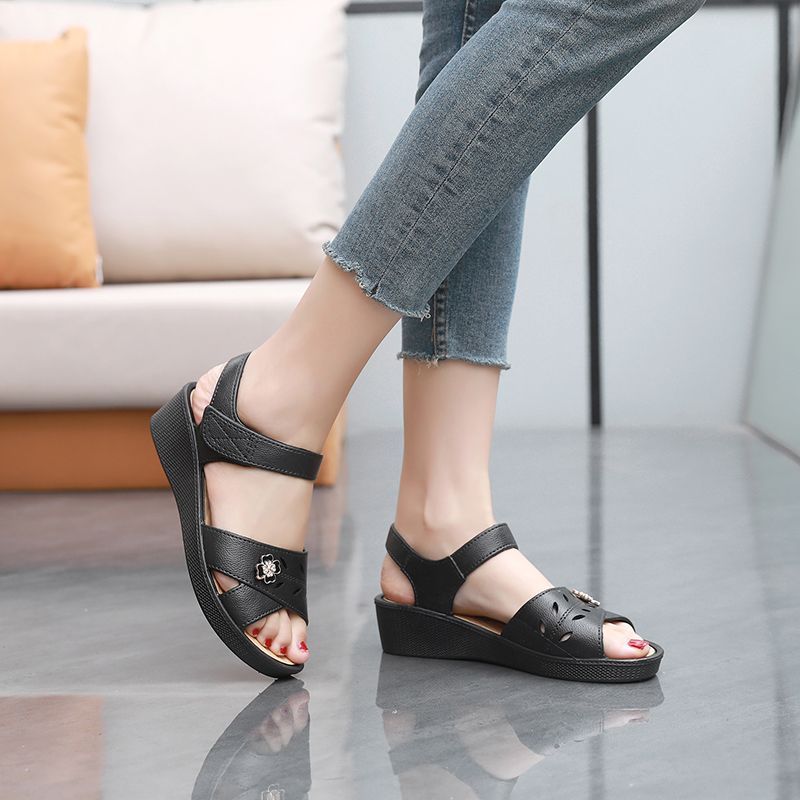 Sandales pour femmes portant des semelles souples d'été, talons inclinés antidérapants, chaussures de travail de plage à fond plat, sandales en plastique pour femmes