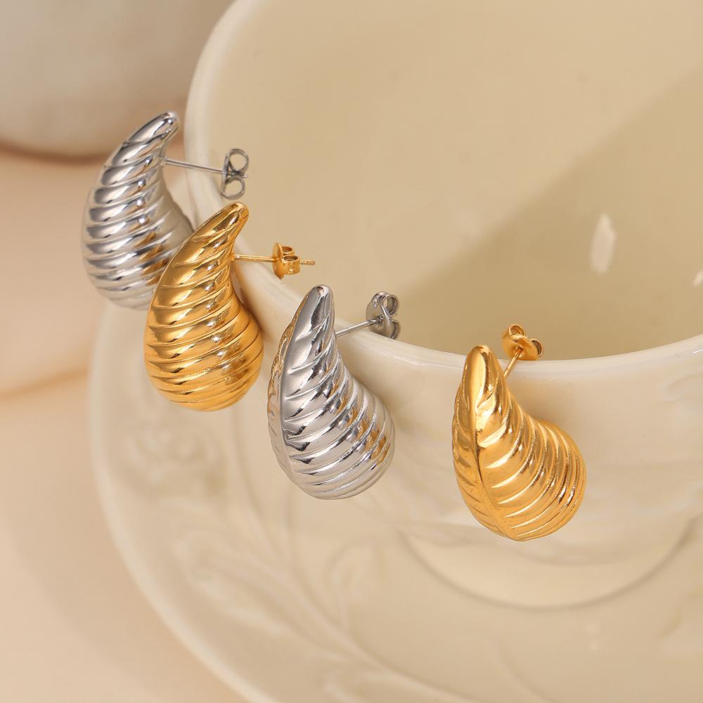 Vintage Chinese Style Water Drop Titanium Earrings with Multi-Layered Texture Design