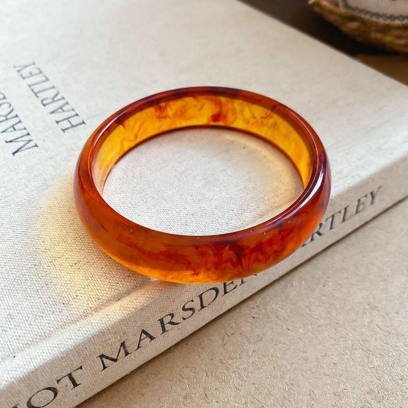 French Geometric Resin Bracelet: Irregular, Retro, Versatile, High-End Fashion Jewelry.