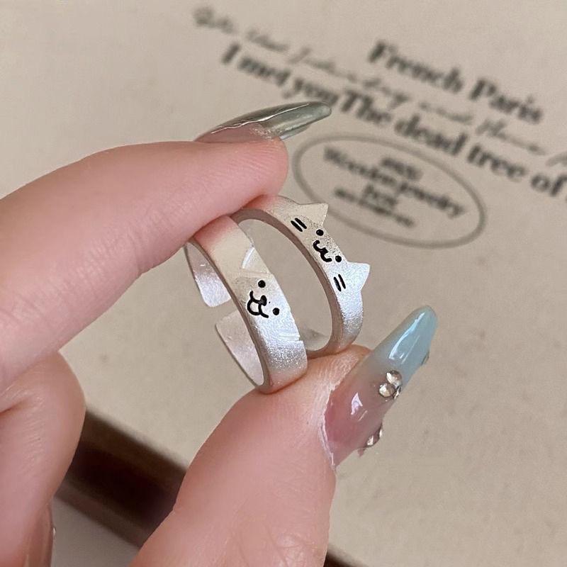Gli Anelli di Coppia a Forma di Anello per Gatto e Cane Possono Essere Impilati Insieme Per Formare Adorabili Anelli da Dito, e Sono Semplici e Versatili.