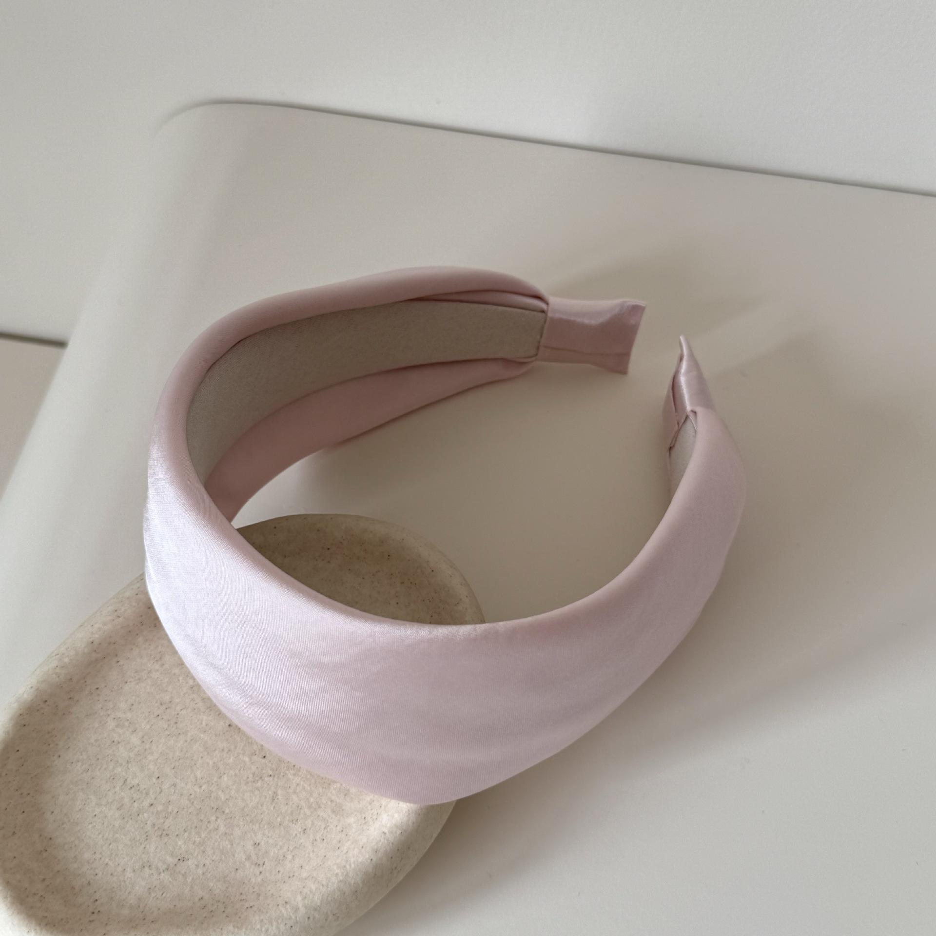 

Glossy Silk Satin Wide Headband Women 2026 Spring New Elegant Soft Daily Commuter Versatile Unique Hair Hoop Cute Accessories