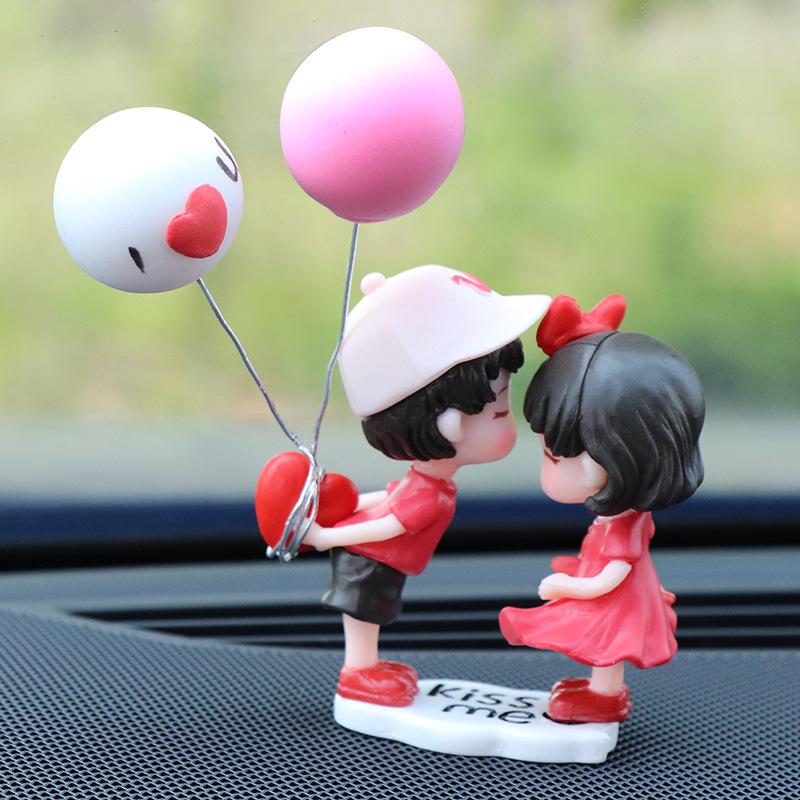 Cute Kissing Couple Dolls: Electric Car Interior Ornaments