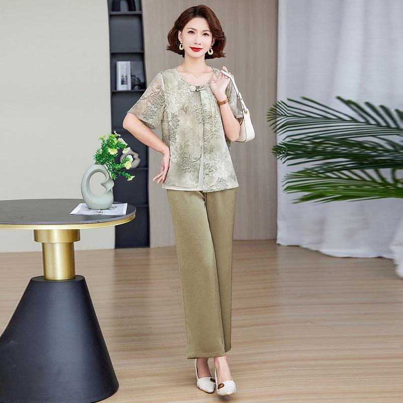 

Plus Size Chinese-Style Summer Suit for Mothers - Short-Sleeved Two-Piece Set 5XL (160-180 jin)