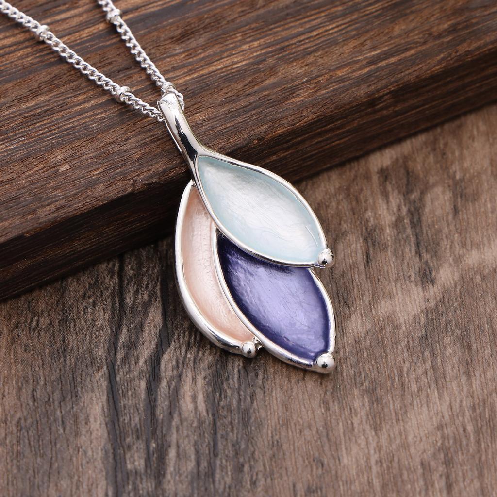 New color-coated geometric petal pendant, simple, small and fresh women's versatile leaf pendant