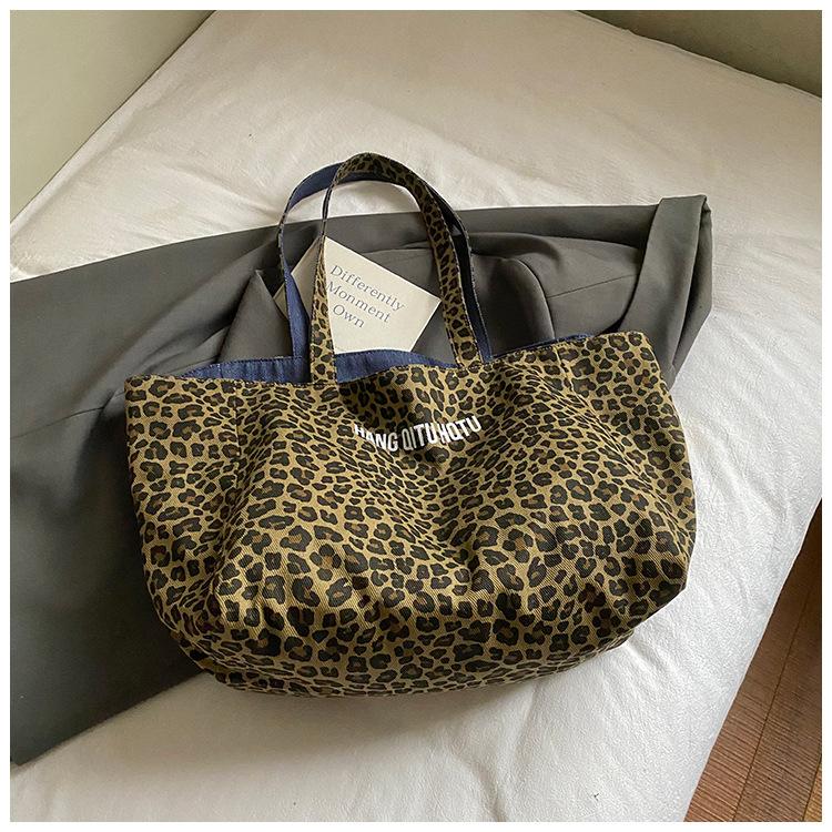 

New retro niche double-sided back canvas bag casual fashion large capacity shoulder bag women s fashion commuter tote bag хаки