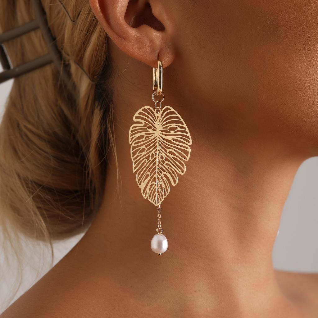 Retro temperament leaf earrings