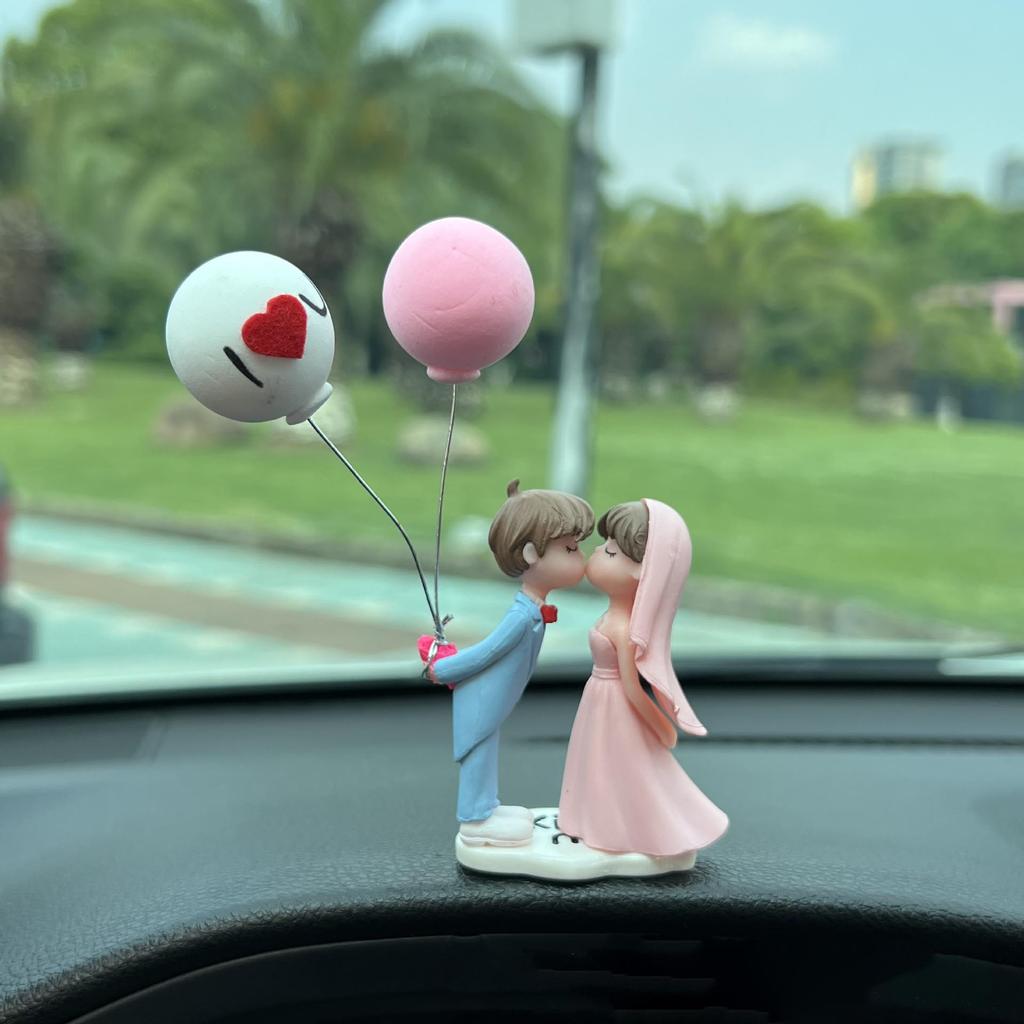 Roztomilé kreslené páry Dekorace do auta Doplňky Romantické figurky Balónková ozdoba Auto interiér Doplňky palubní desky Dárky
