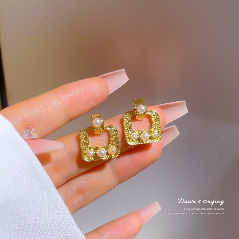 

Профилактика аллергии Мода Геометрические квадратные серьги Циркон Ушная пряжка Серьги Ювелирные изделия для женщин