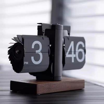 Classic Solid Wood Flip Clock: Single-Leg Desktop Clock for Living Room