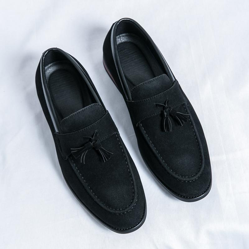 

2024 Модные мужские туфли с кисточками и острым носком, повседневные кроссовки из коровьей замши в стиле ретро, мужские парусиновые туфли, удобные дышащие туфли для вождения 46 чёрный