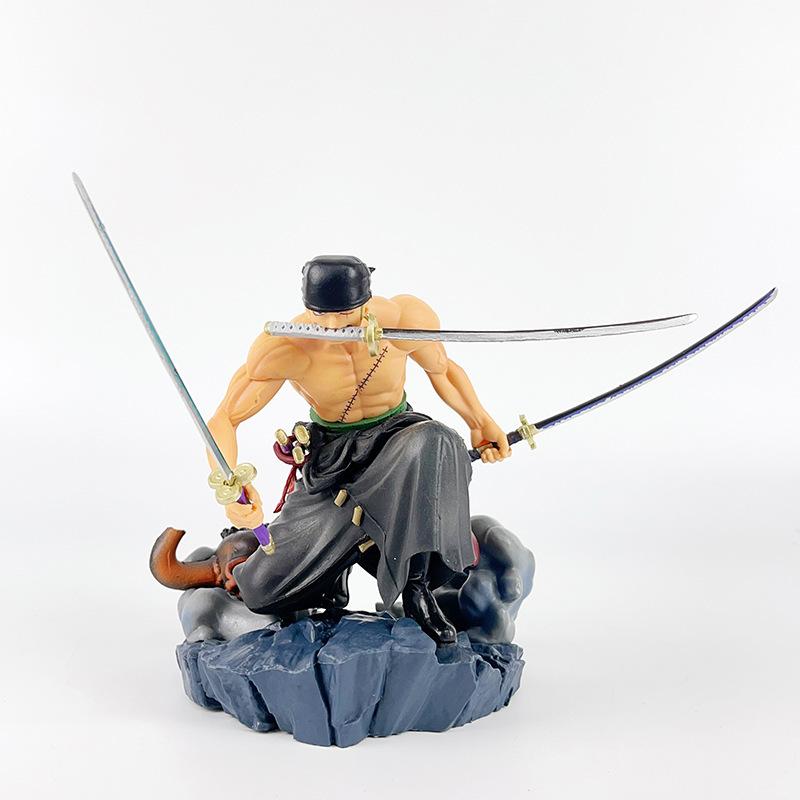 

One Piece Squatting Position Battle Three-Knife Flow Roronoa Zoro Action Model Scene Decoration Toy Doll Gift