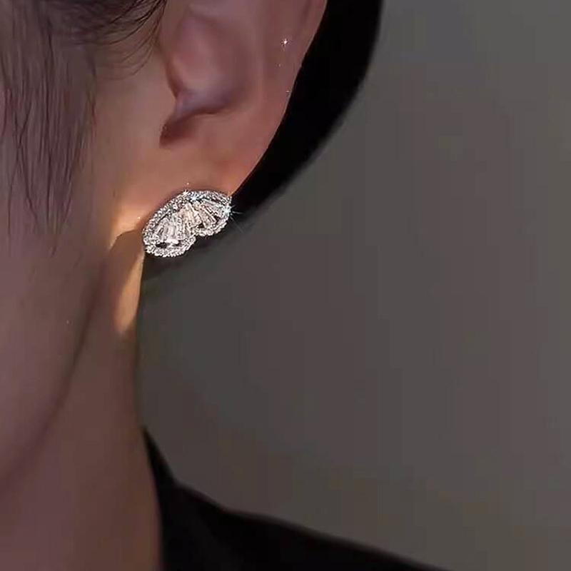 Huitan Aesthetic Butterfly Pierced Earrings Lady Shinning Zirconia Accessories Delicate Design Insect Jewelry for Engagement