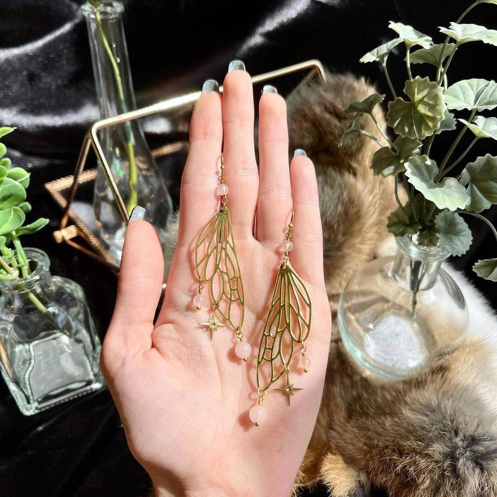 Feenflügel-Ohrringe: Rosenquarz & Libellen-Design