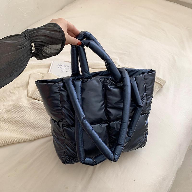 New Women's Bag High End Down Jacket Handbag Large Capacity Fashionable Autumn and Winter Cotton Jacket Shoulder Bag Commuting Toy Bag