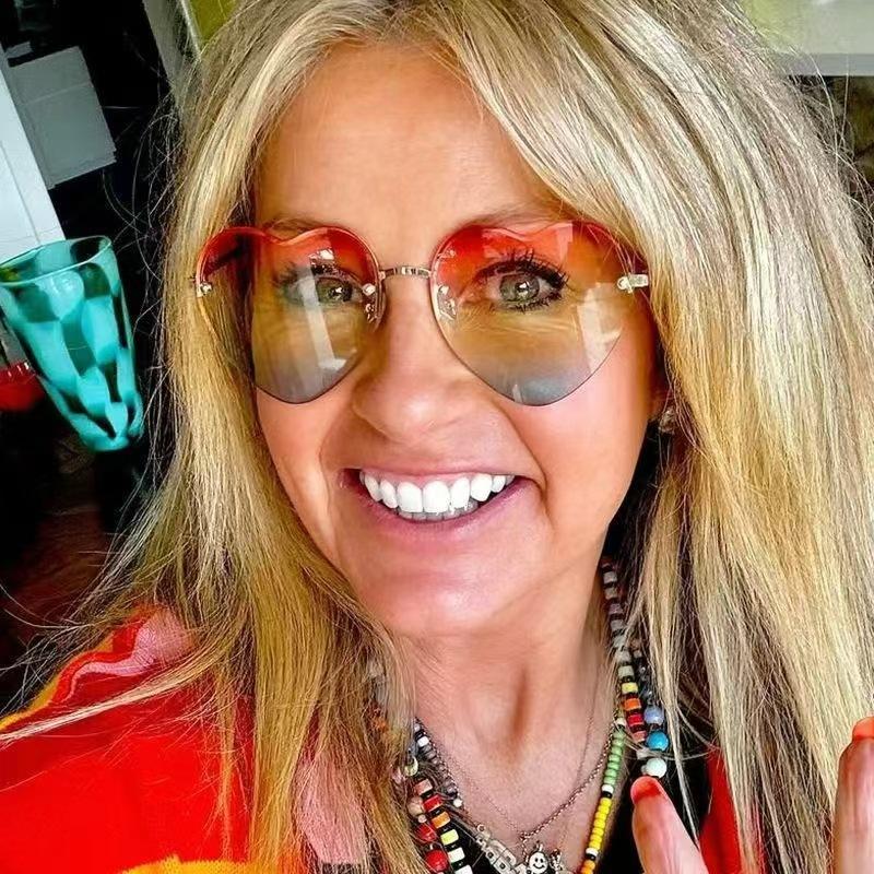 Love Heart Shape Women'S Sun Glasses European American Fashion Sun Glasses Woman Holiday Travelling Men Sunglass