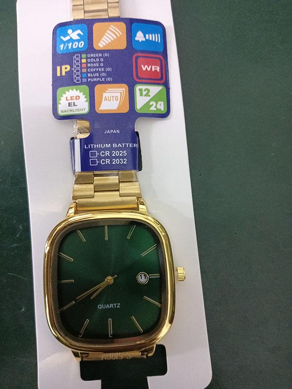Montre à quartz A130 avec bracelet en acier