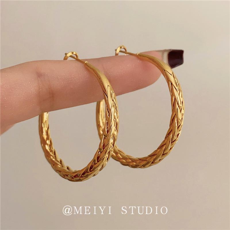 French Retro Metal Ear Cuffs: Elegant Woven Texture, High-End European & American Style