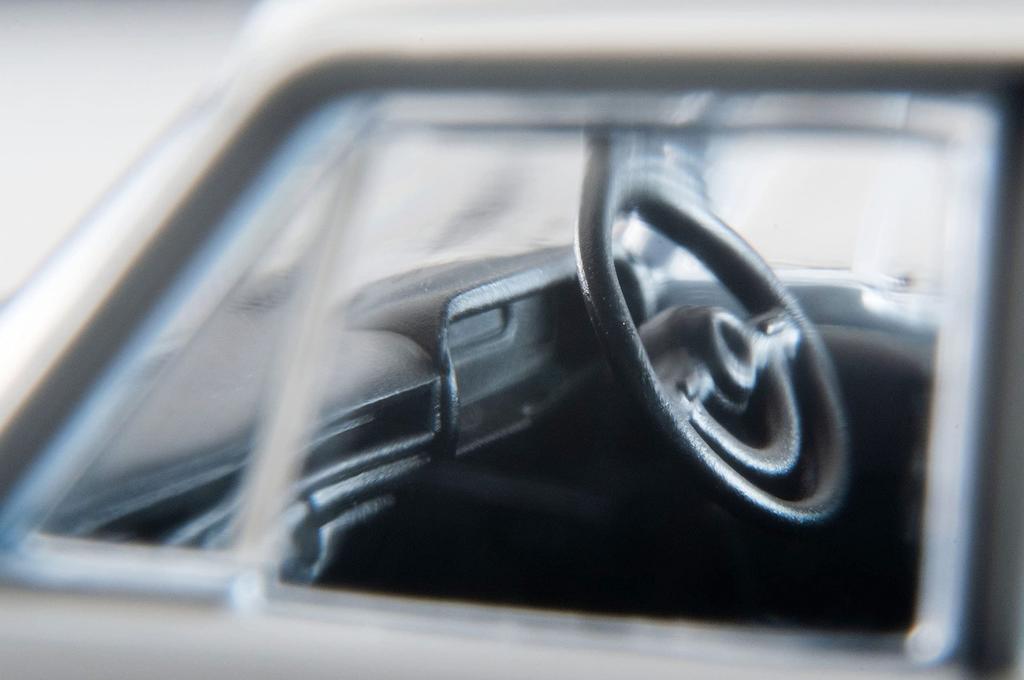 TOMYTEC Tomica Limited Vintage 1/64 Scale LV-204a Toyopet Masterline Patrol Car, Metropolitan Police Department, Finished Product