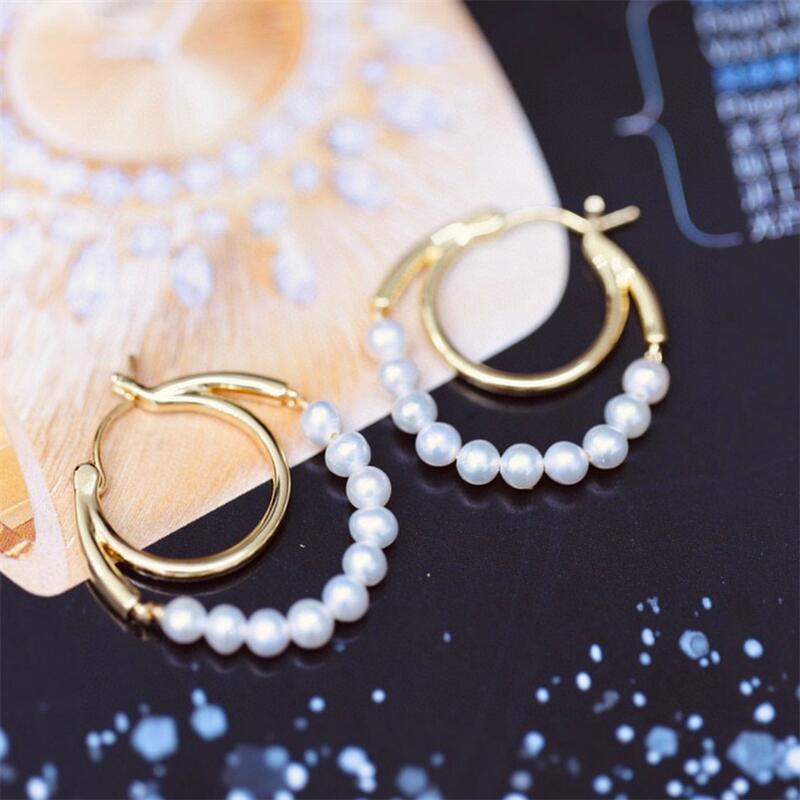 Kolczyki z naturalnych pereł słodkowodnych - Podwójny okrągły nausznica ze złota 14K, Modna minimalistyczna biżuteria dla kobiet