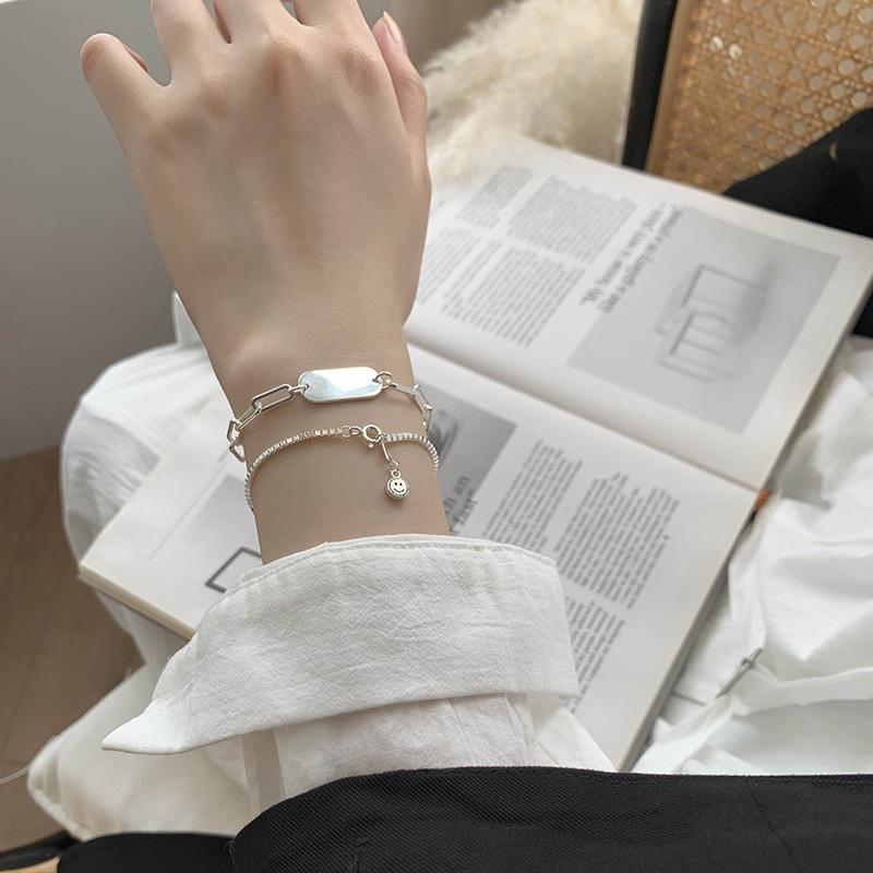 S925 Sterling Silber Smiley Quadrat Anhänger Armband - Cooles Koreanisches Design für Damen, Einzigartiger Schmuck im Studentenstil.