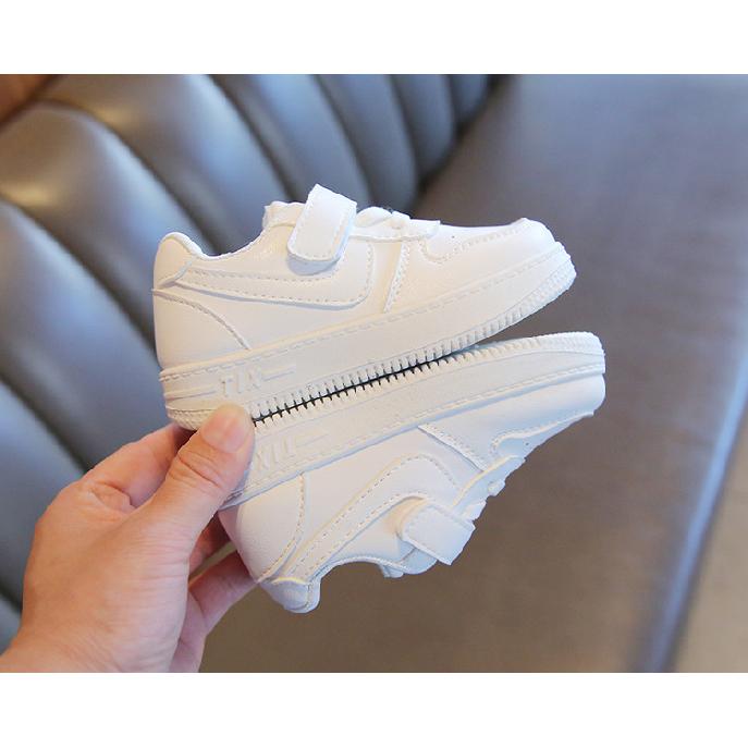 Children's white sneakers for boys and girls, spring soft-soled shoes, new student sports shoes, white girls' shoes