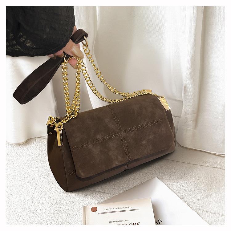 Women Crossbody Bags Fashi Vintage Chain Relaxed and Fashiable Simple Shoulder Bag Large Capacity Commuting Bags for Ladies