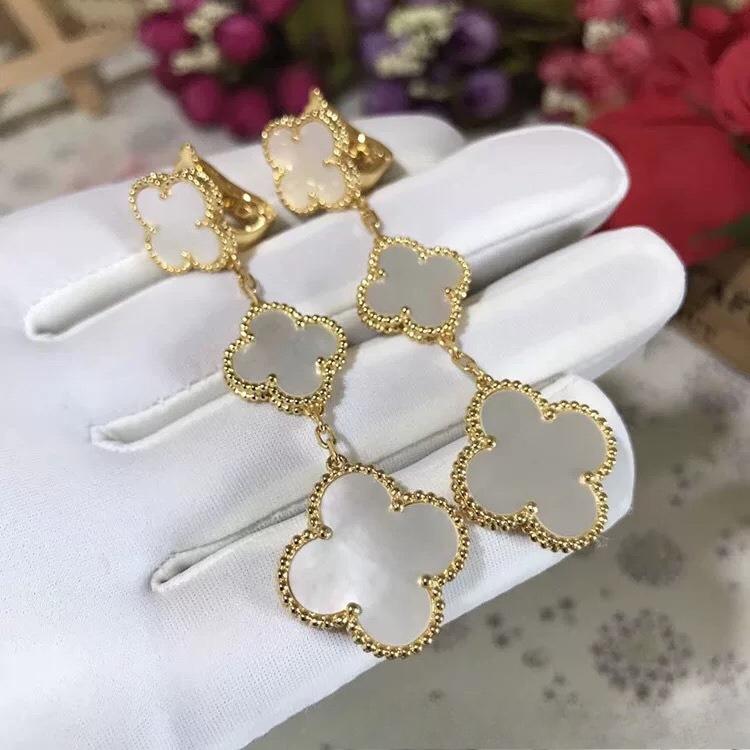 High-quality Four-leaf Clover Earrings Featuring Large and Small Flowers with White Mother-of-pearl A Versatile and Fashionable Accessory