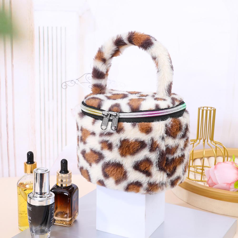 Large Capacity Makeup Bag with Leopard Pattern High Beauty Makeup Bag Travel Cosmetics Storage Makeup Bag New Large Capacity