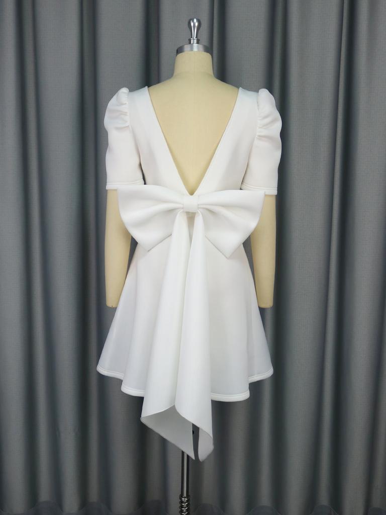 Elegantes weißes A-Linien-Minikleid für Damen mit Herzausschnitt, Puffärmeln, rückenfreiem Stil und großer Schleife, Hochzeitsgast-, Party-, Cocktail-Outfit
