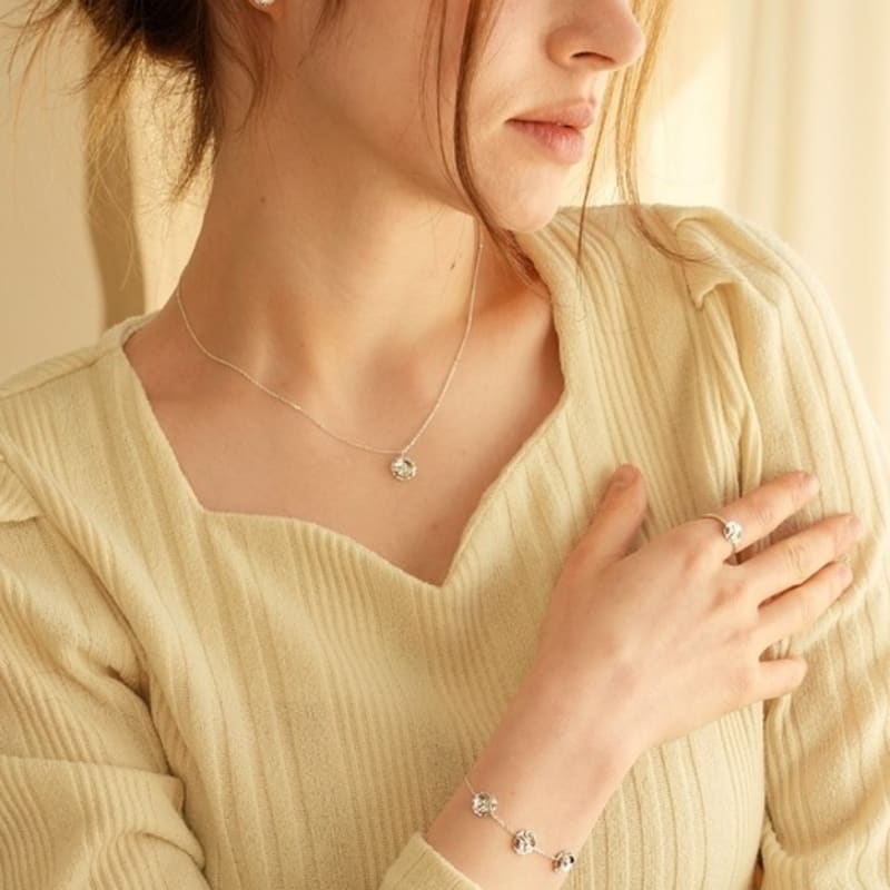 BELLOOGGI Lisianthus bracelet (triple)