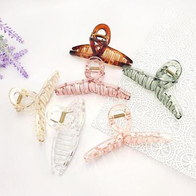 Glossy Twist Half-hair Clip