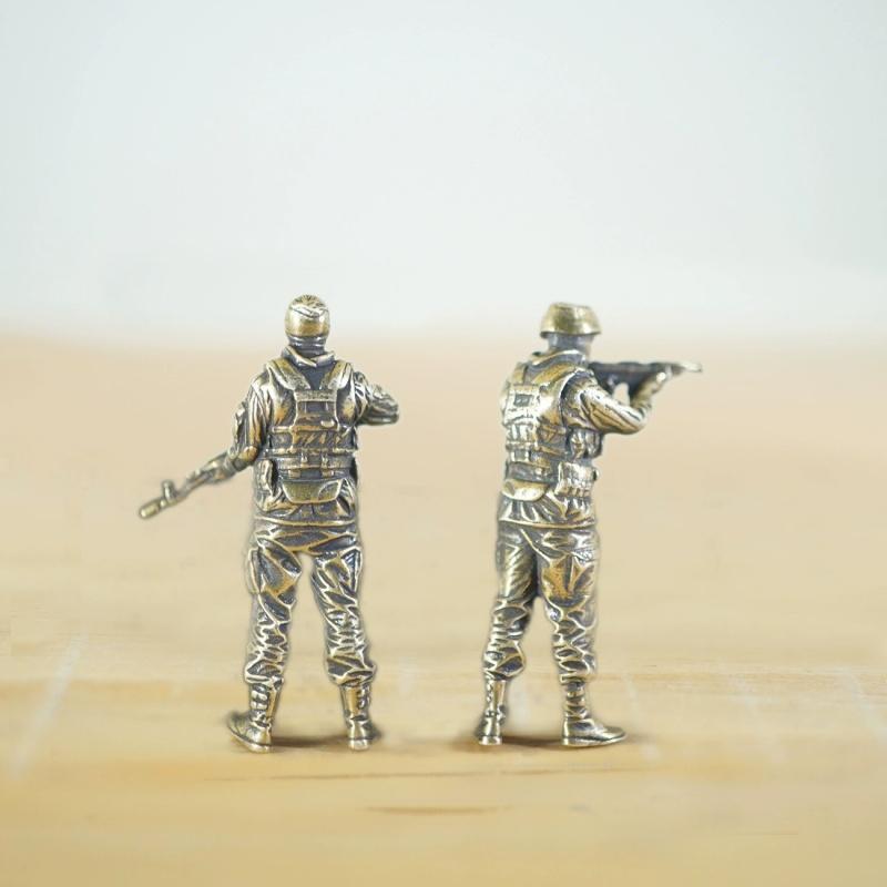 White Copper Brass Military Soldier Figurine Model Desktop Ornament Gift for Lovers of the Armed Forces