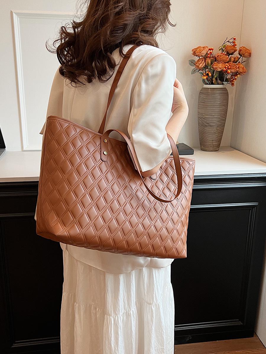 2025 Women s Large Capacity Tote: Trendy Autumn/Winter Diamond Pattern Shoulder Bag 46*33*16 кофейный