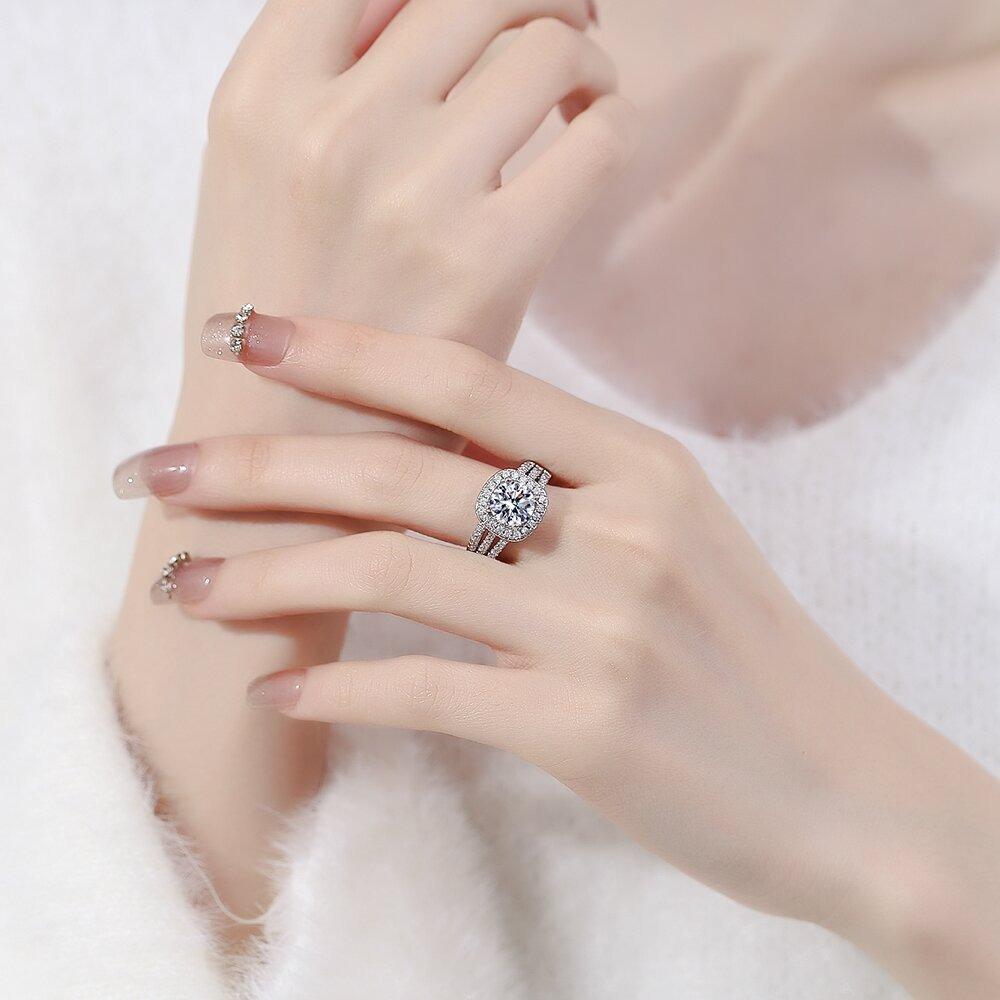 Luxury CopperColor Engagement Wedding Rings for Women Elegant Cushion Shaped Design Zircon Stone Ring Fashion Party Jewelry