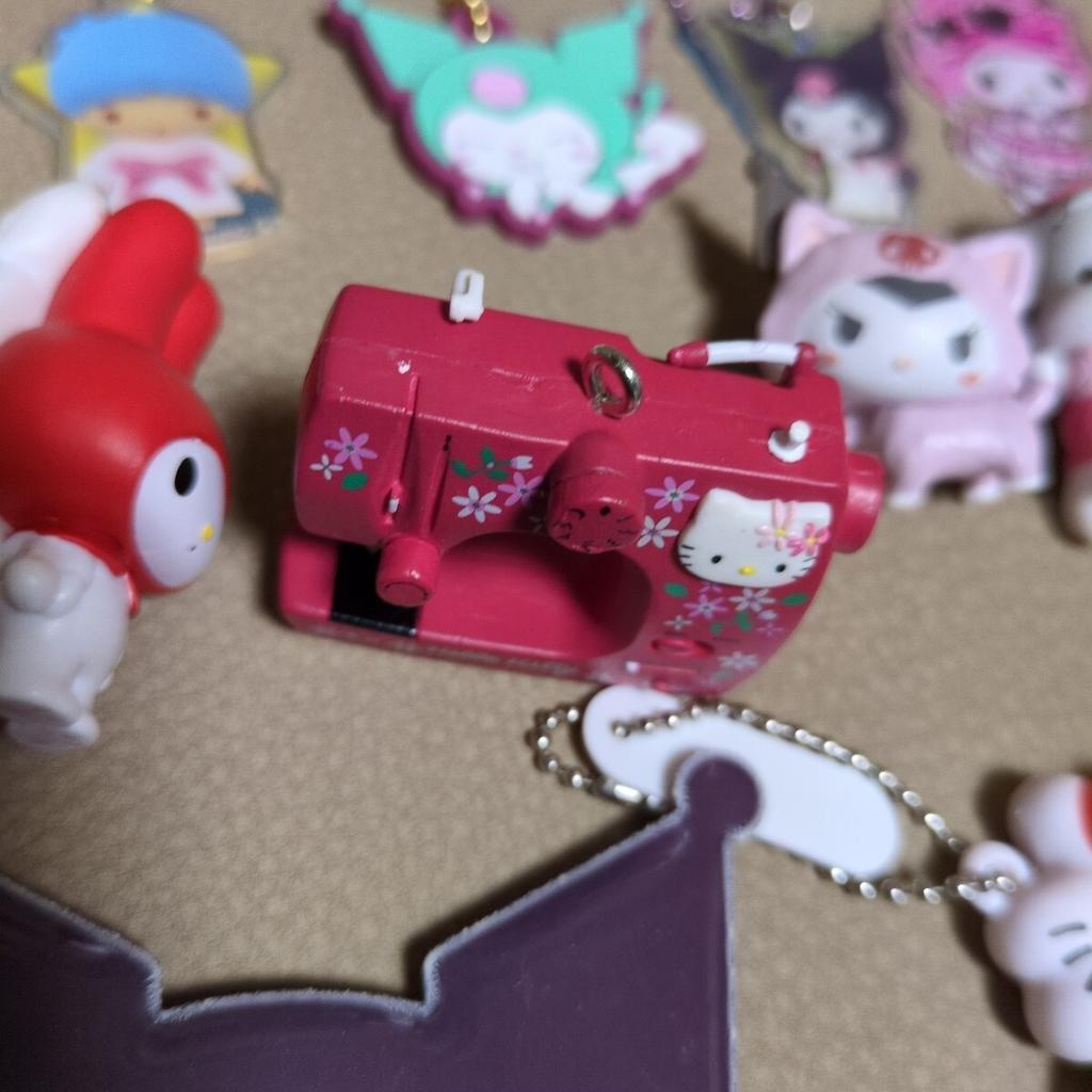 [GEBRAUCHT] Hello Kitty Kuromi My Melody Pompompurin Kiki Lala Maskottchen Acryl Schlüsselanhänger Figur Gacha Bündel Sanrio &