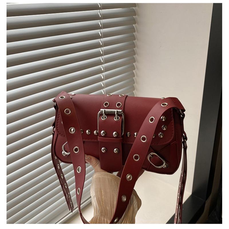

autumn new texture trendy spice girl rivet leopard print personalized design locomotive single shoulder crossbody armpit baguette women s bag червоний