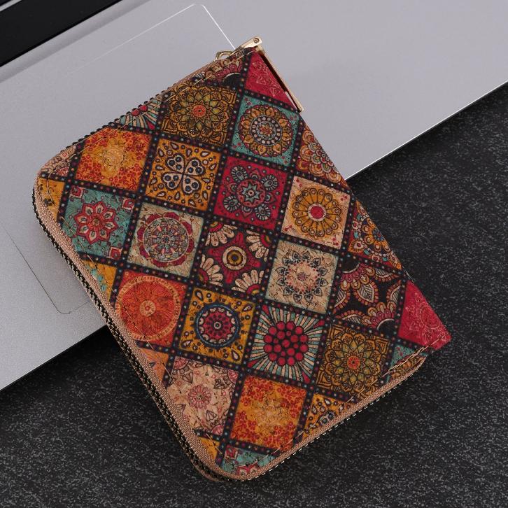 Fashionable Retro Short Wallet Multifunctional And Versatile Card Holder, Ready To Go Out And Grab The Bag Together