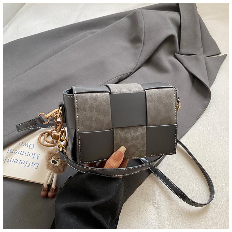 Korean version of niche contrasting color woven small square bag 2025 new versatile retro trend shoulder bag ins messenger women's bag