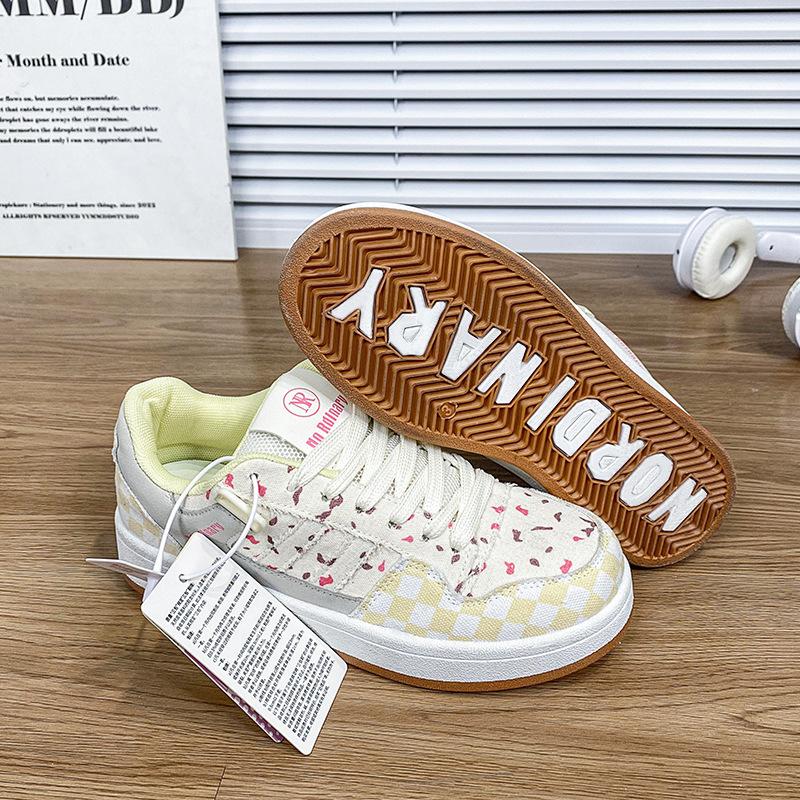 Original cranberry color matching platform bread shoes female cute versatile casual board shoes new little white shoes