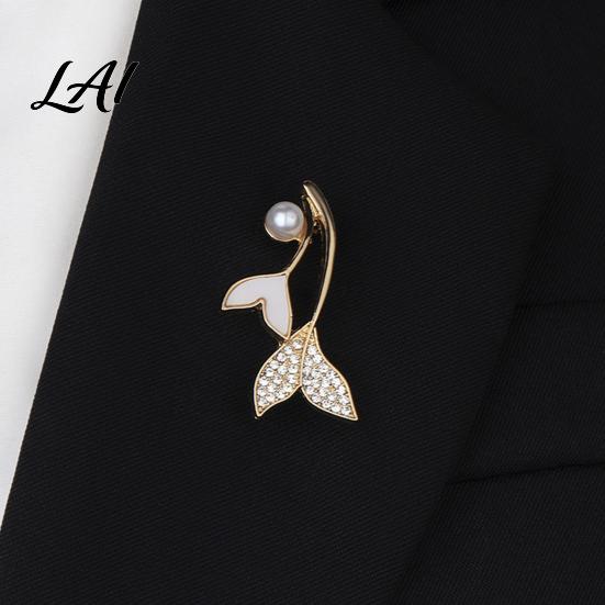 Anti-tarnish Brooch Pearl Fishtail Pin Strong Buckle Design Sturdy Alloy Electroplated Fashion Accessory Finish Brooch Marine Style for Coats