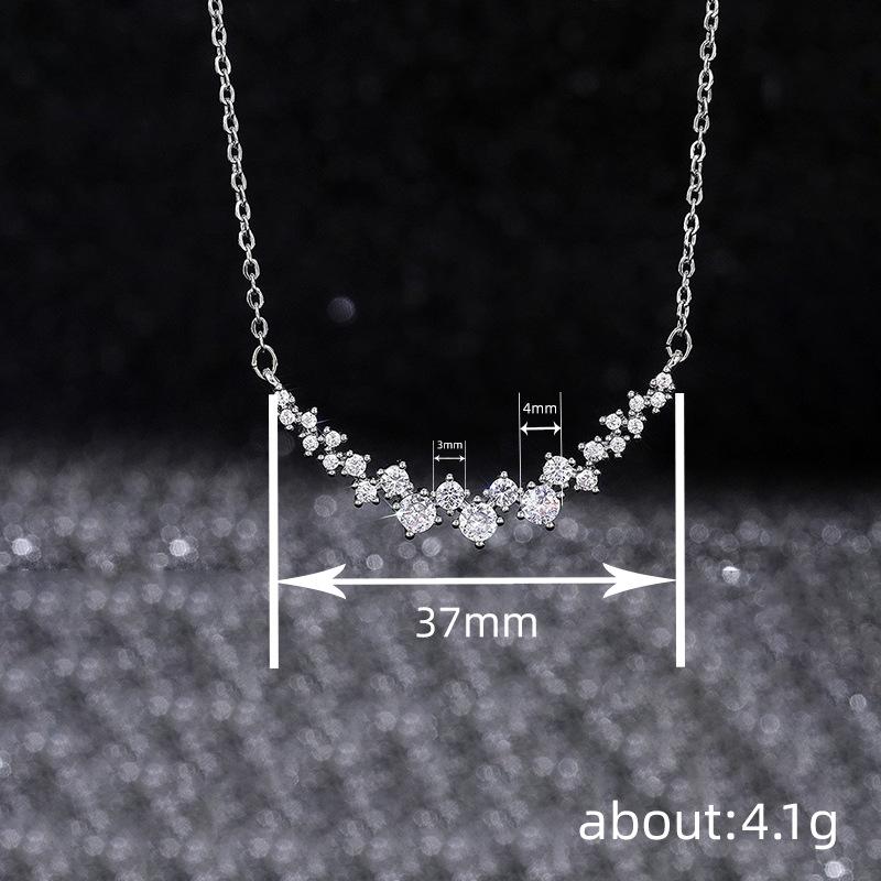 Ladies' Pendant Necklace, Inlaid with Gradient Transparent Cubic Zirconia, Minimalist Curved Design, Exquisite Daily Necklace, Birthday Gift