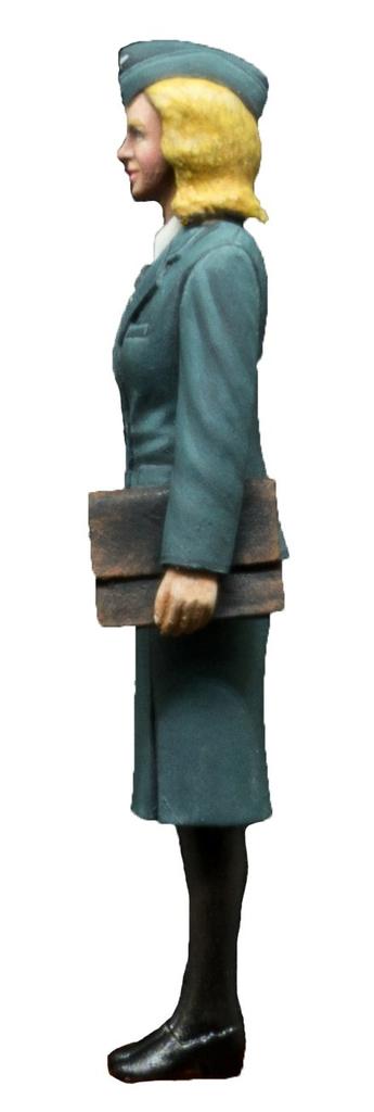 Passion Model WWII German Air Force Female Communications Assistant Resin Kit P35F012 1/35