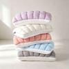 Cuscini Rinfrescanti Delicati sulla Pelle Mellow Puff Cloud Pillow, Ghiaccio?Rete trapuntata in seta per letto, morbida, anti-sudore, supporto per chi dorme sul fianco e sulla schiena,