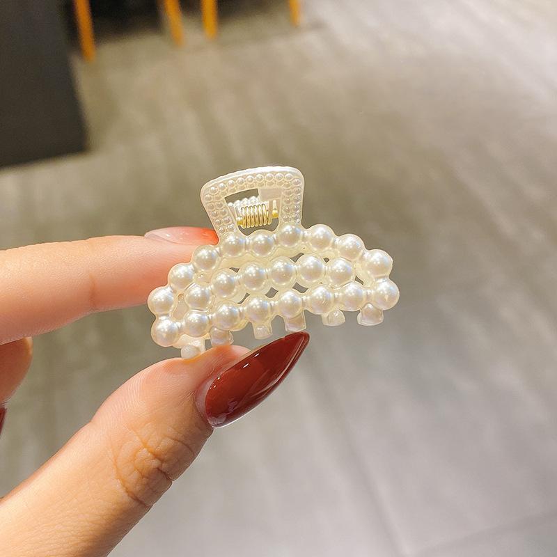 Small Pearls Acrylic Hair Claw Clips Small Size Makeup Hair Styling Barrettes For Women Cute Mini Claw Clip Hair Accessories