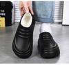 Fleece-Lined Non-Slip Chef Shoes: Warm, Oil-Proof, Soft Sole, Large Sizes, Ideal for Men & Women in Hospitality Professions.