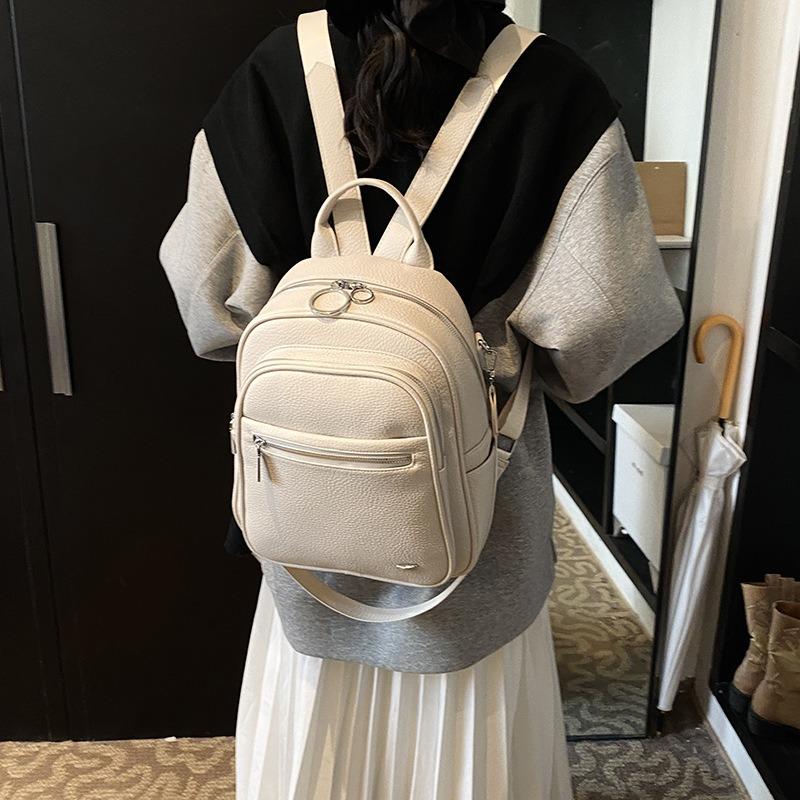 High-end fashion backpack women's new versatile student class commuting schoolbag large-capacity backpack