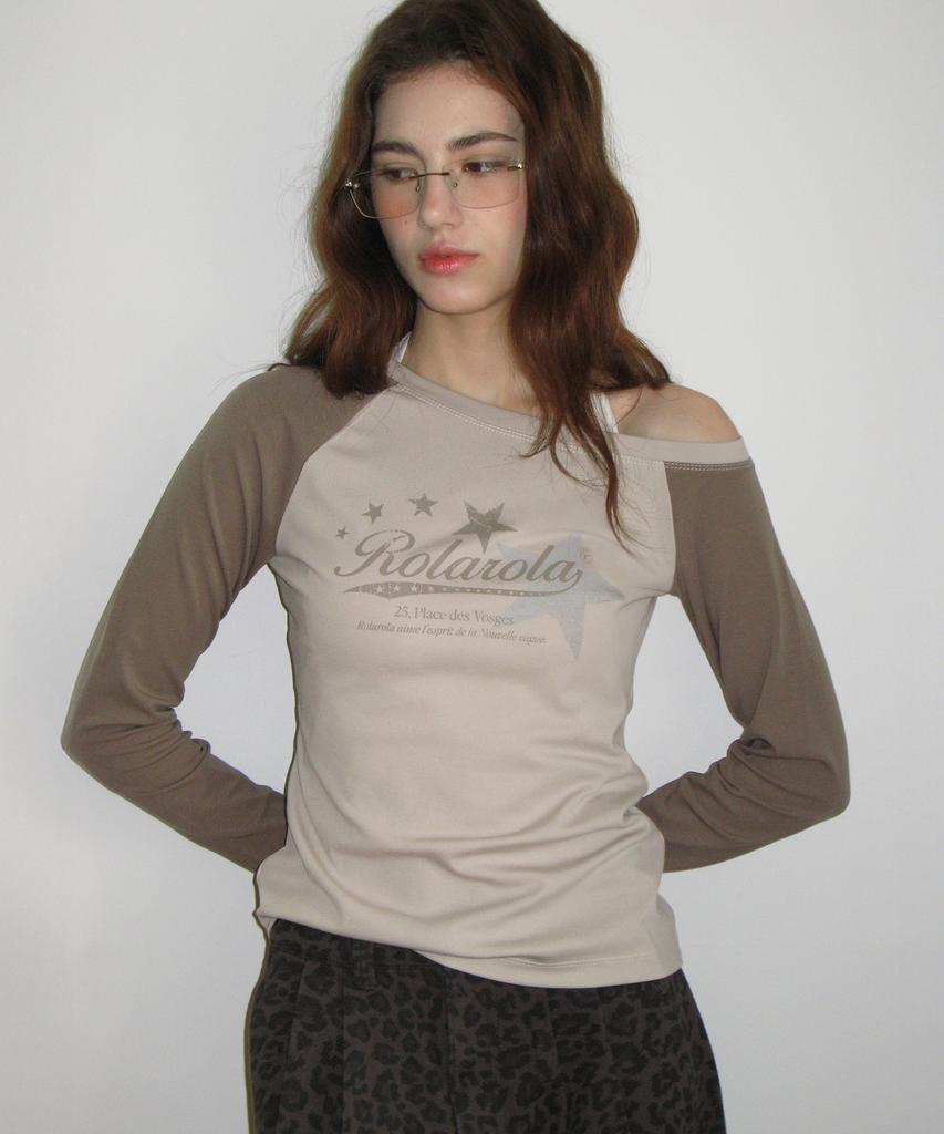 ROLAROLA Logo Graphic Off Shoulder Raglan T-Shirt Brown