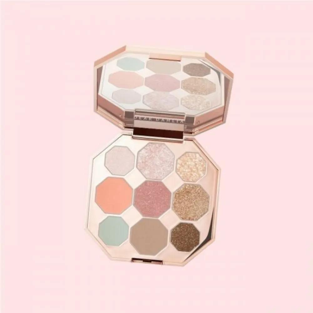 Dear dahlia Blooming Edition Garden of Light Palette 2123760046 4514444 01_Dun 4514444