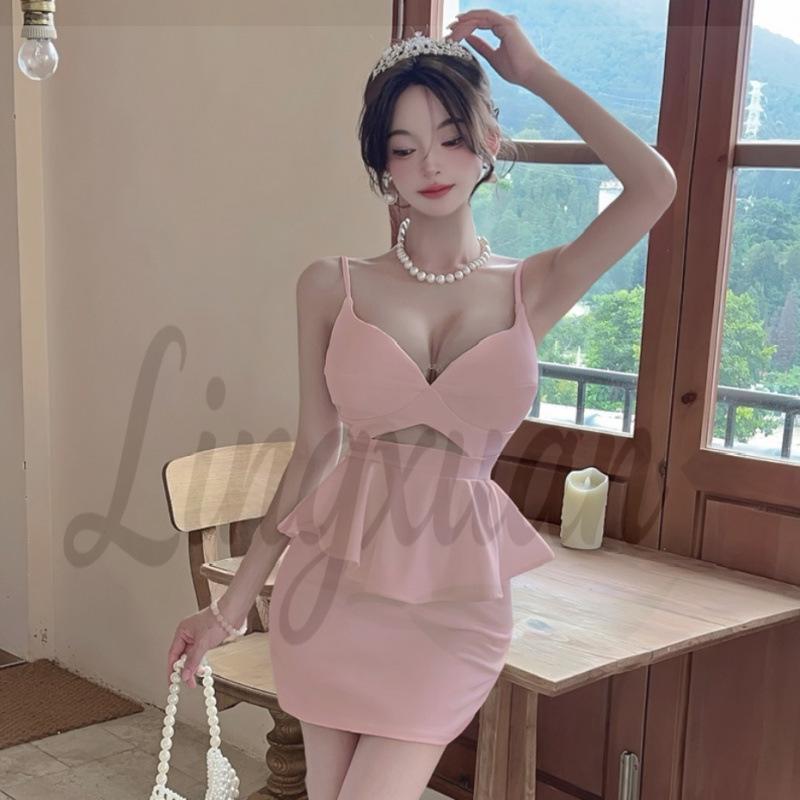 Chic V-Neck Camisole Dress - Slimming, Hip-Hugging, Belly Concealing, Short Skirt Medium розовый